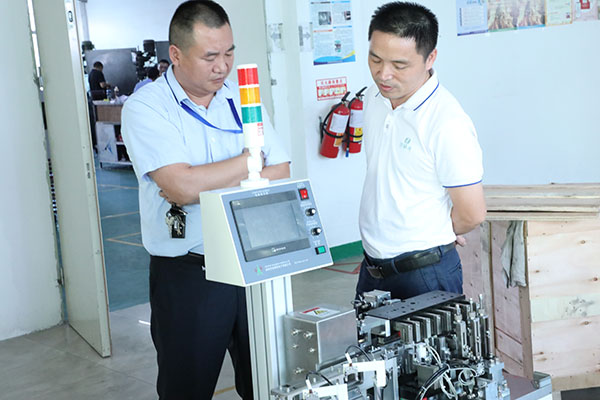 東莞半自動點膠機技術員