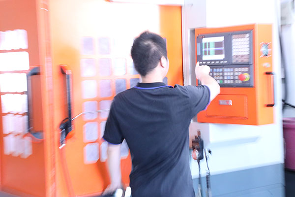 江蘇全自動(dòng)點(diǎn)膠機(jī)精雕機(jī)