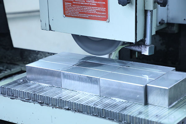 深圳全自動(dòng)點(diǎn)膠機(jī)廠家