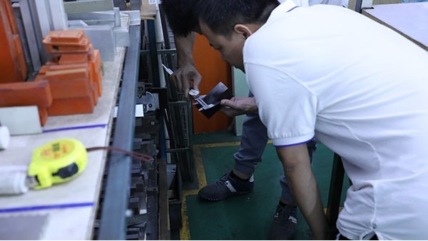 300ml點(diǎn)膠機(jī)-細(xì)節(jié)決定品質(zhì)