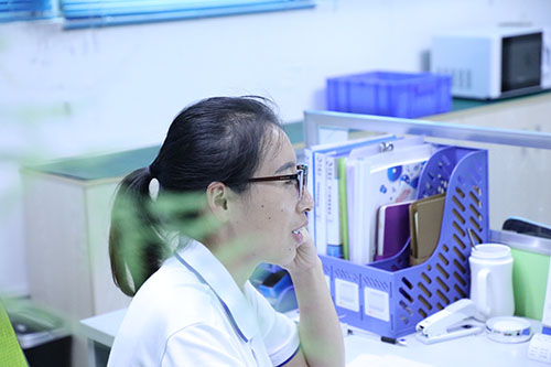 深圳噴射視覺點(diǎn)膠機(jī)廠家