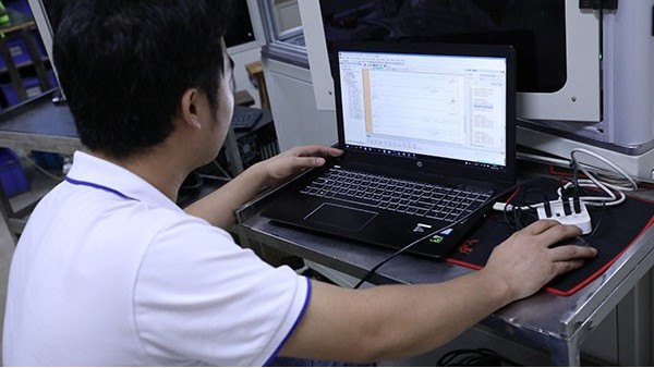 四軸桌面點膠機在網上銷售有什么好處？