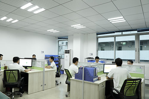 常州點(diǎn)膠機(jī)廠家車(chē)間