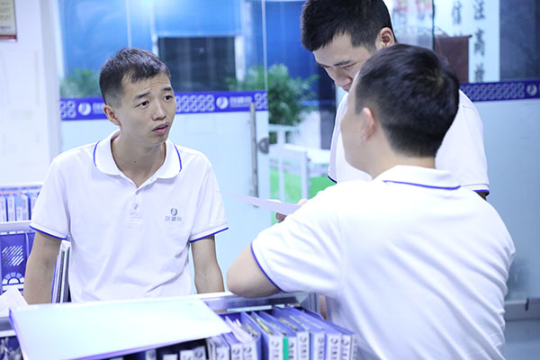 四軸旋轉(zhuǎn)點(diǎn)膠機(jī)廠家