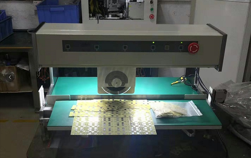 走刀式分板機整機圖片