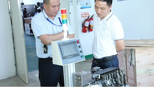 三軸點(diǎn)膠機(jī)